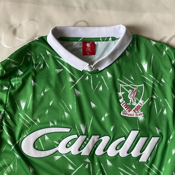 Liverpool Replica Goalkeeper Kit - Picture 4 of 5